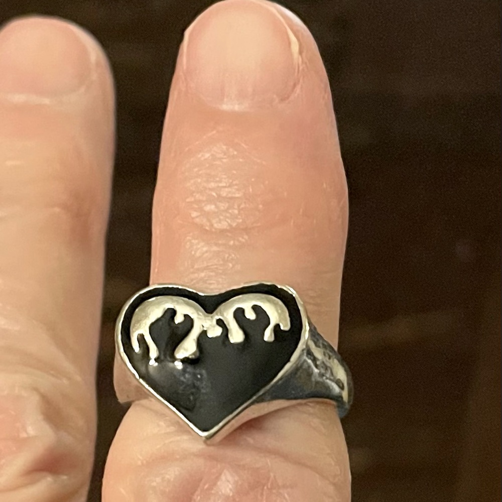 Silver and Black Enamel Heart Ring Size 6 1/4